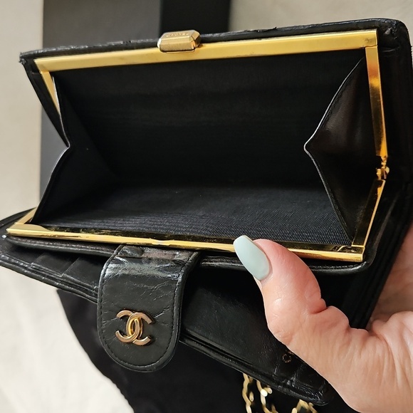 Authentic CHANEL Black Quilted crossbody with Gold Accents - Picture 4 of 16
